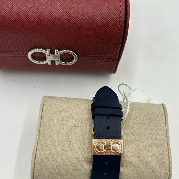 Man Salvatore, Ferragamo timeless 40 mm quartz, watch deployment clasp - Picture 6 of 13